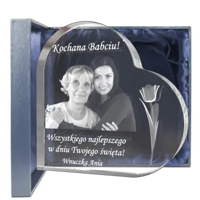szklana statuetka na dzień babci z tulipanem 3D